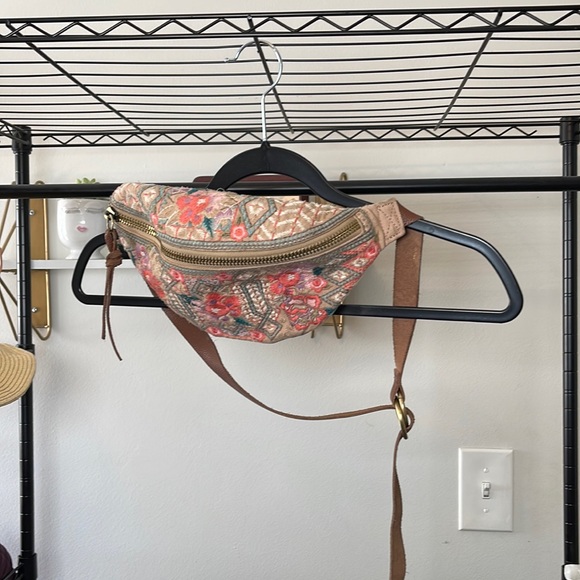 Johnny Was Handbags - EUC Johnny Was Knit Embroidered Fanny Pack Purse
